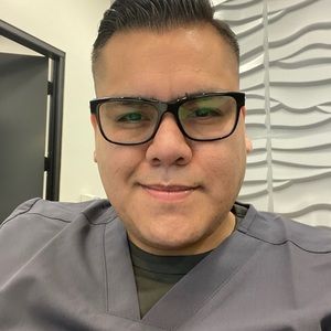 Meet your Posher, Moises